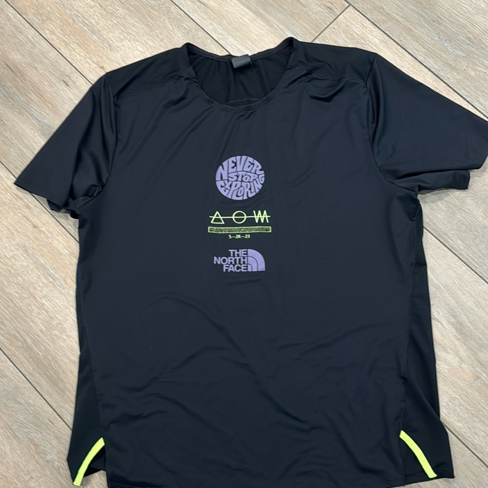 North Face SS Top size L